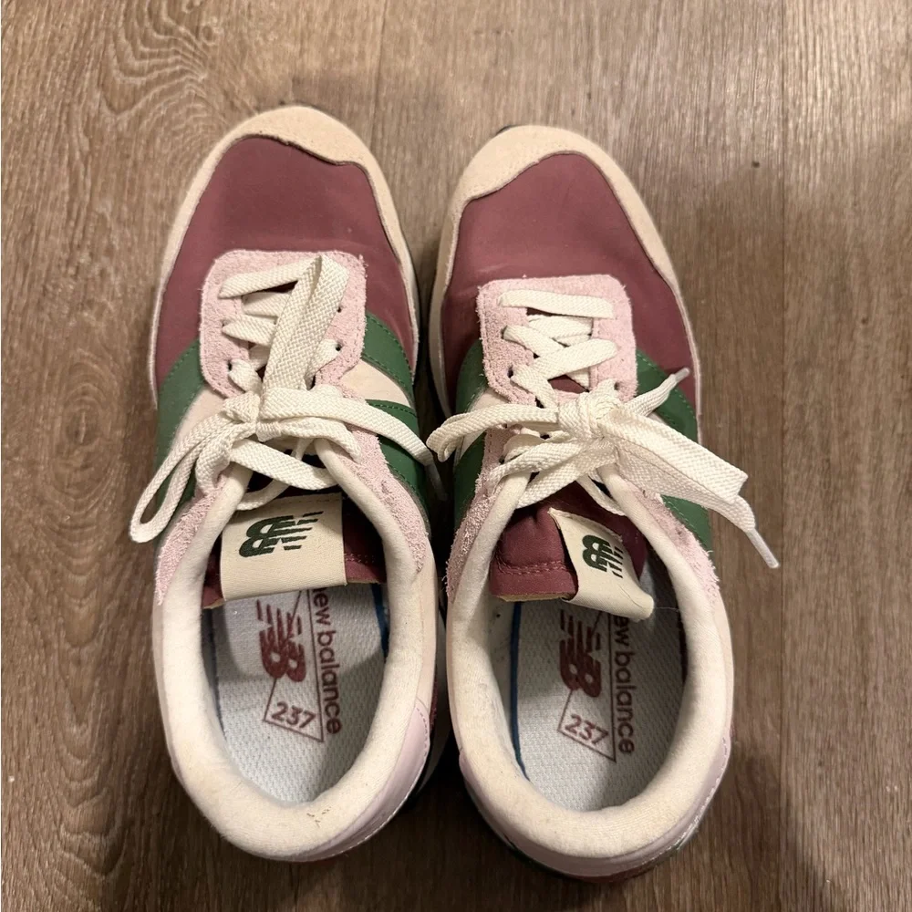 New Balance 237 Women’s 8 - Picture 2 of 7